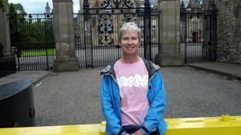 Allison at 

Hollyrood Palace, 

Edinburgh Scotland 8/12